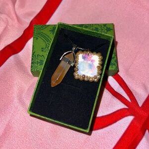 Elegant Gold Pendant Necklace